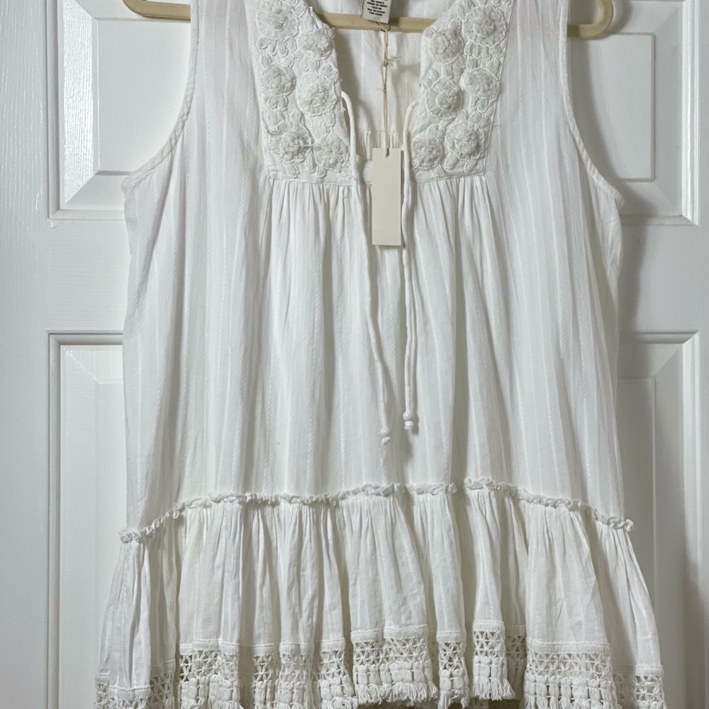 Sleeveless white tunic top NWT